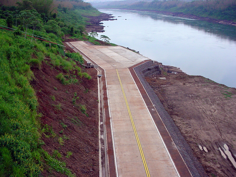 Muelles fluviales Puerto Esperanza y Puerto Pirai